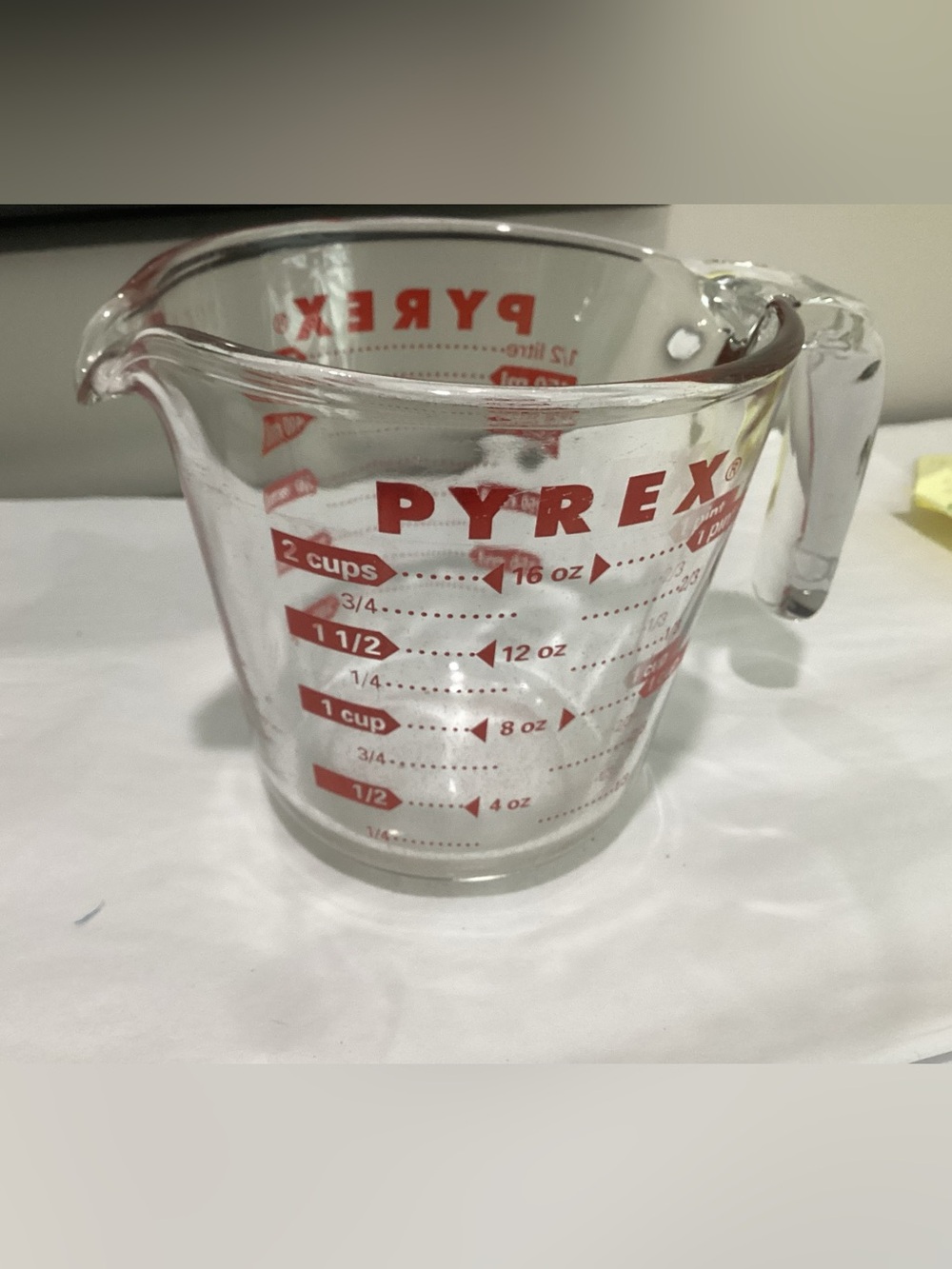 . PYREX glass 2 cup measuring cup